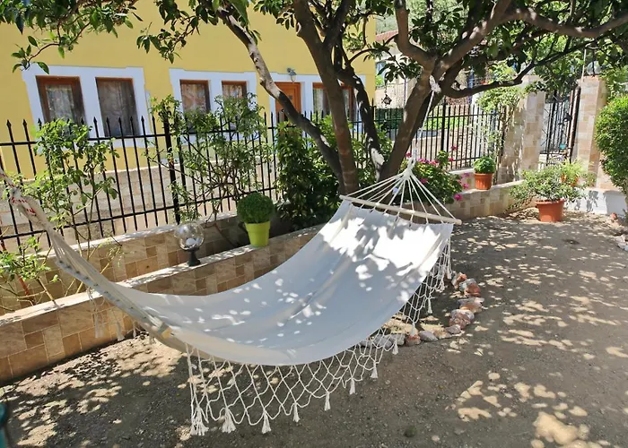 Vasia's Small * Skopelos Town